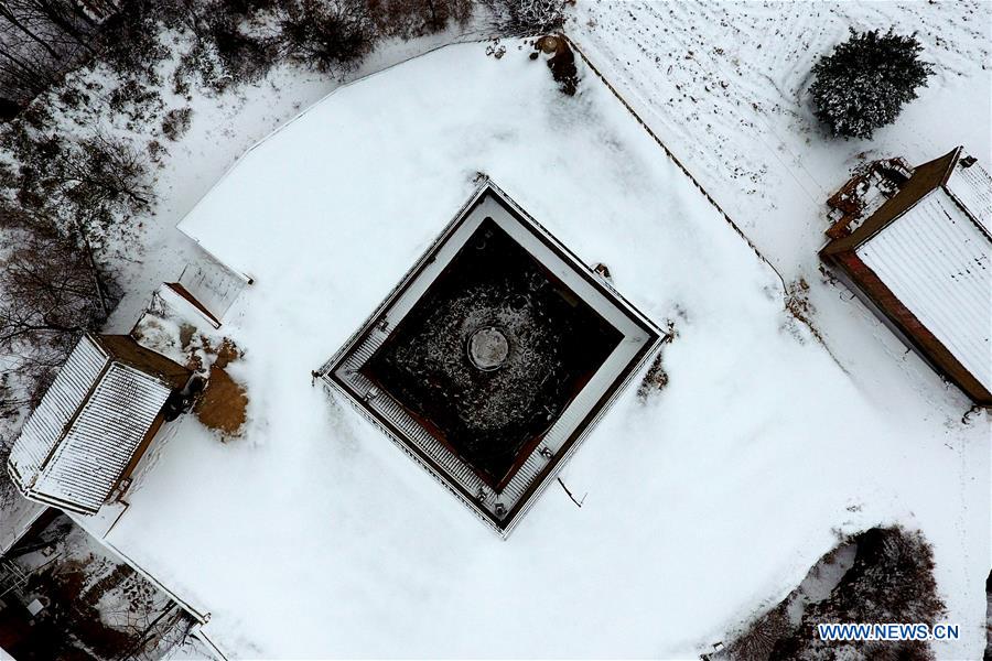 CHINA-SHANXI-SNOW-UNDERGROUND CAVE DWELLING COURTYARD (CN)