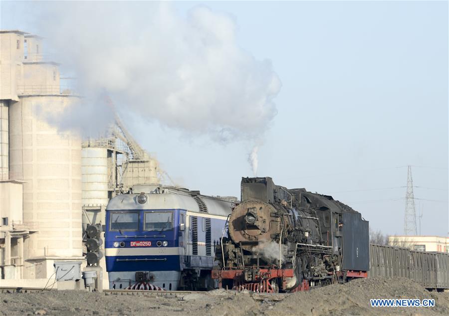 CHINA-XINJIANG-STEAM LOCOMOTIVE-DRIVER (CN)