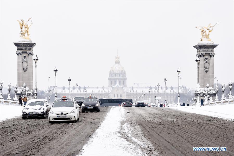 FRANCE-PARIS-SNOW