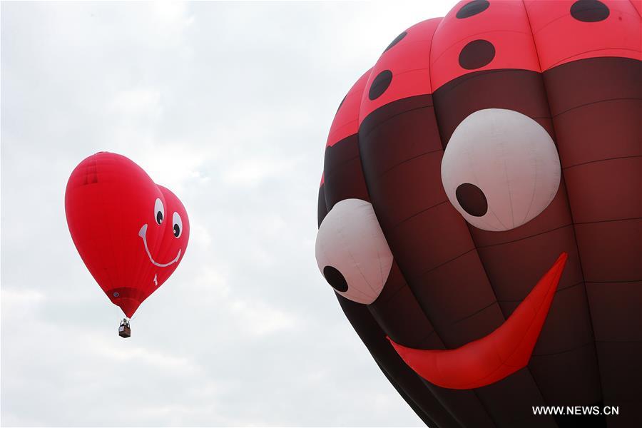 PHILIPPINES-PAMPANGA-HOT AIR BALLOON