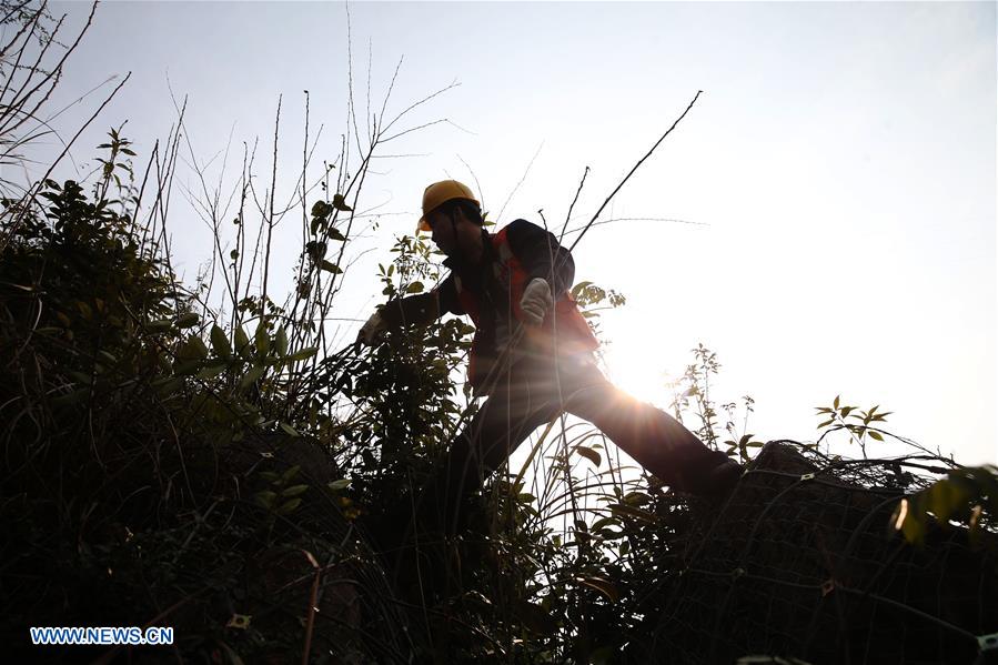 #CHINA-CHONGQING-RAILWAY-WORKER (CN)