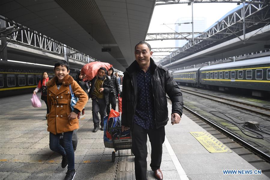 CHINA-CHENGDU-MIGRANT WORKERS-SPRING FESTIVAL-TRAVEL RUSH(CN)