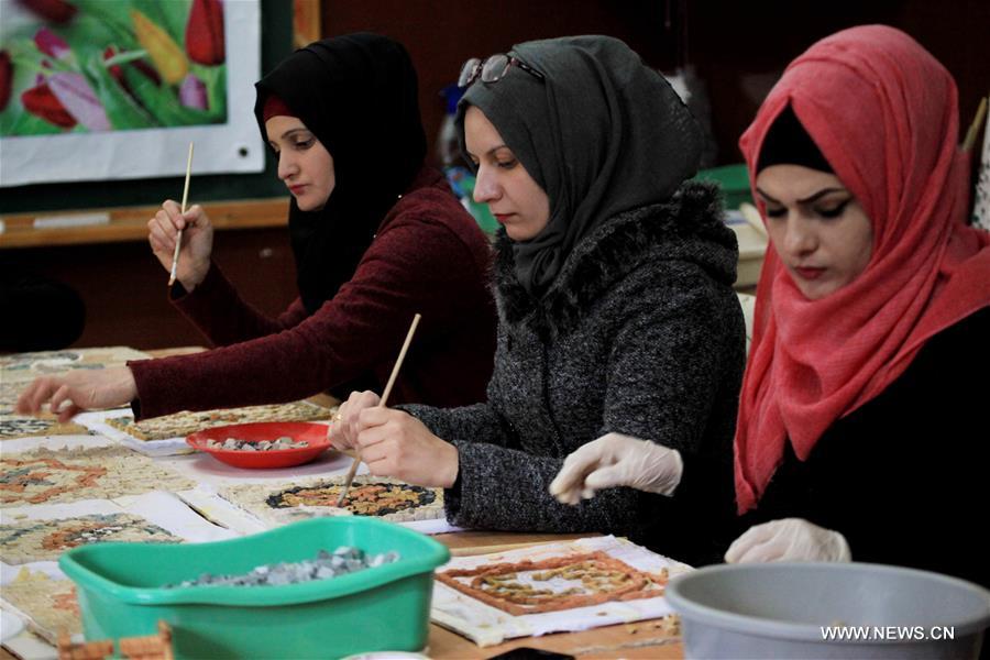 MIDEAST-HEBRON-DEAF GIRLS-MOSAIC