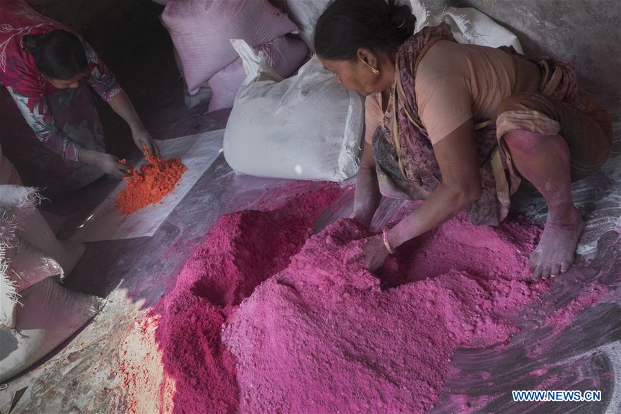 INDIA-KOLKATA-GULAL MAKING