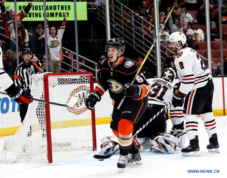 (SP)U.S.-ANAHEIM-ICE HOCKEY-NHL-CHI VS ANA