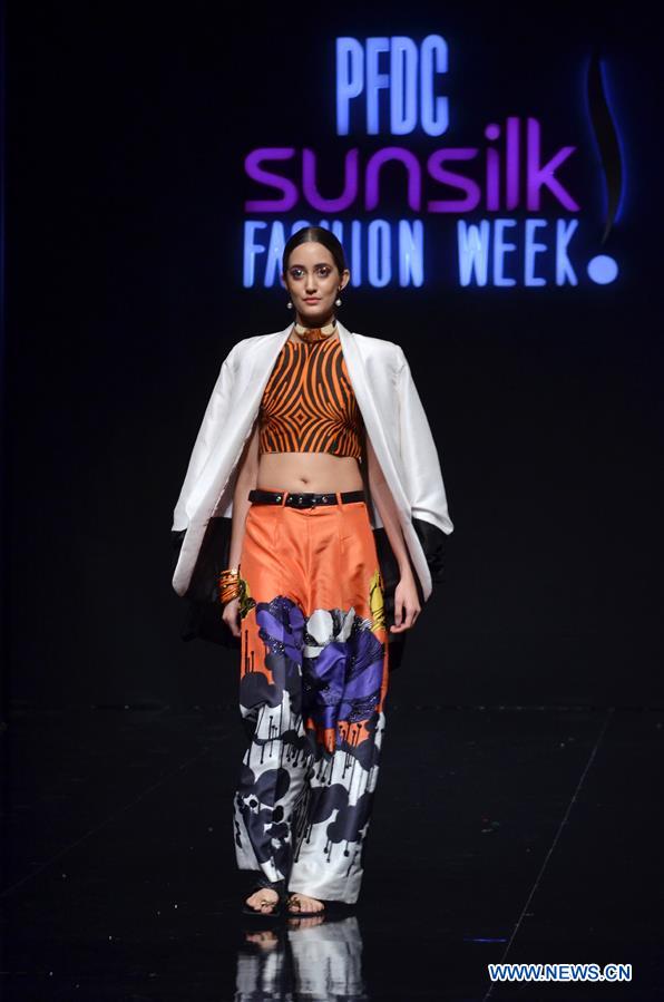 PAKISTAN-LAHORE-FASHION-WEEK