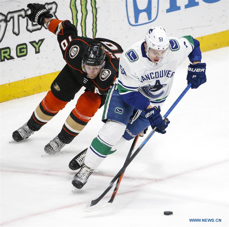 (SP)U.S.-ANAHEIM-NHL-DUCKS-CANUCKS