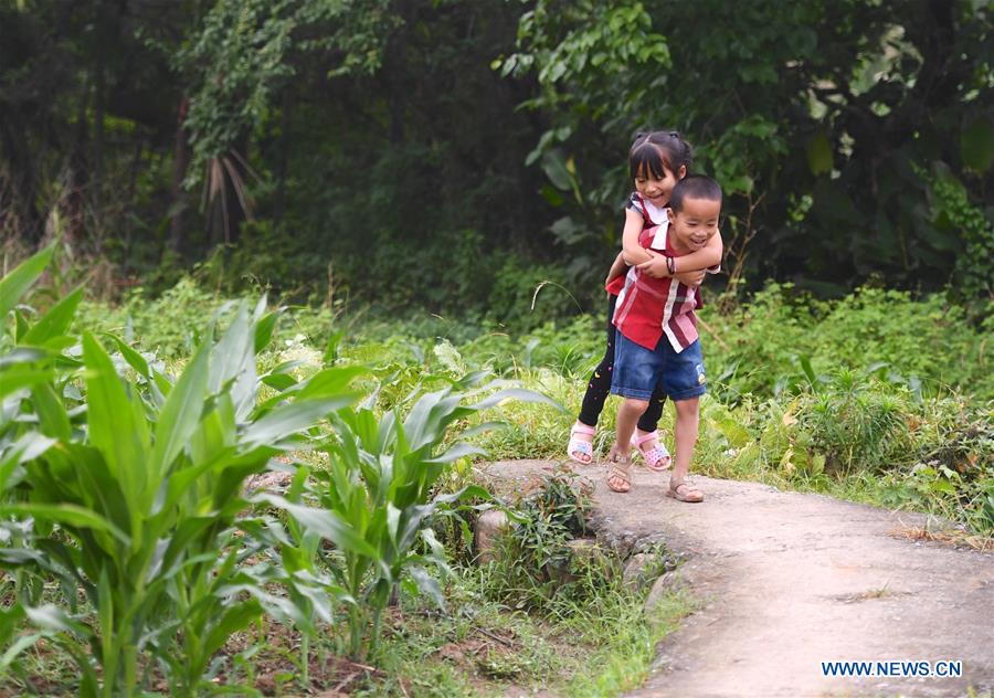 CHINA-JIANGXI-VILLAGE-MULTIPLE BIRTHS-TWINS-LIFE (CN)