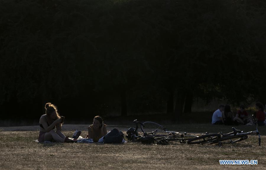 BRITAIN-LONDON-WEATHER-SUMMER-HEAT