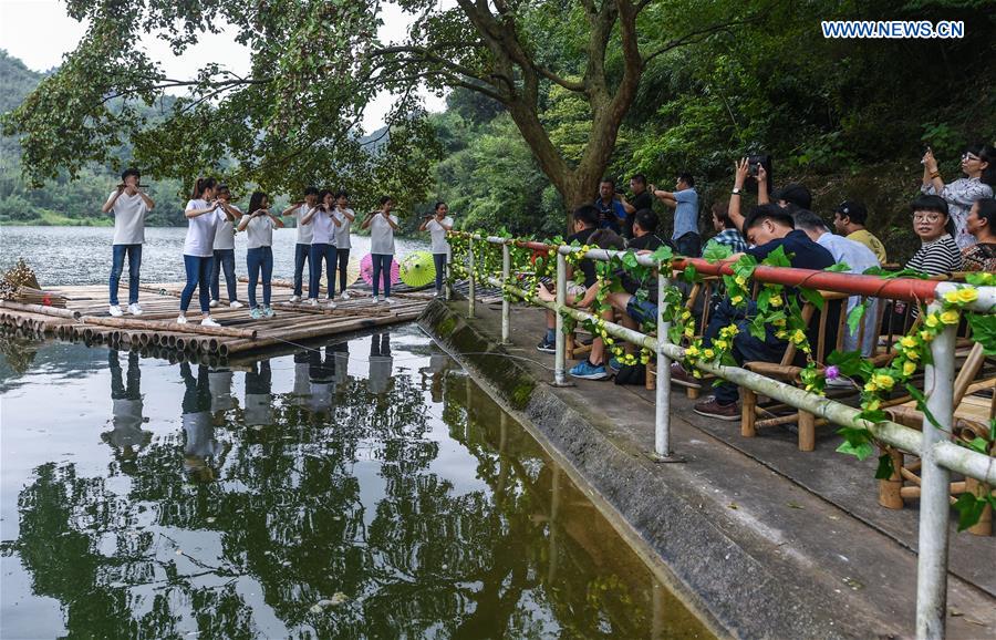 CHINA-ZHEJIANG-HANGZHOU-WATER CONCERT-BAMBOO FLUTE (CN)