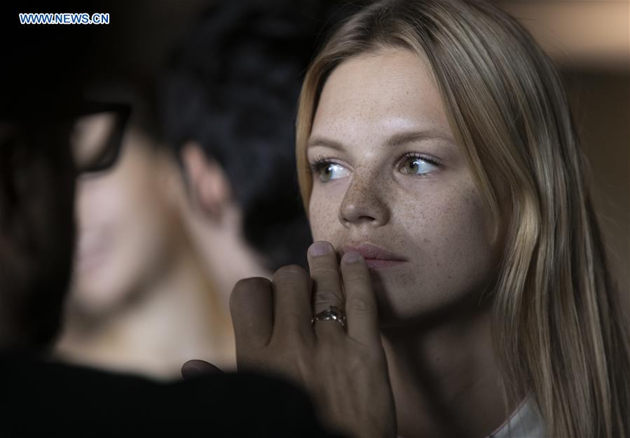 BRITAIN-LONDON-FASHION WEEK-ROLAND MOURET-BACKSTAGE