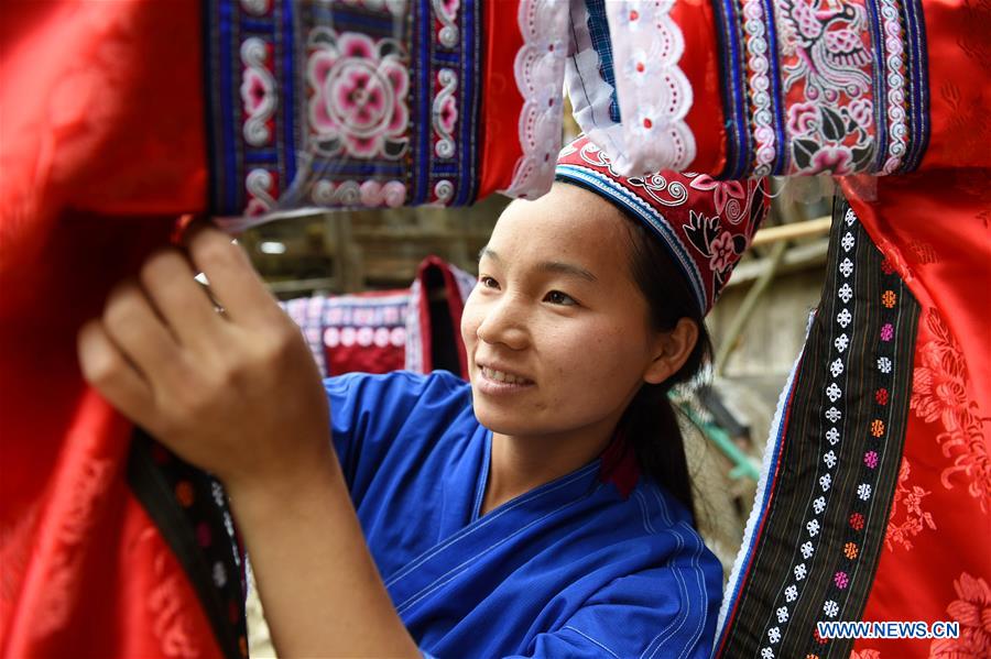 #CHINA-GUIZHOU-QIANDONGNAN-EMBROIDERY (CN)