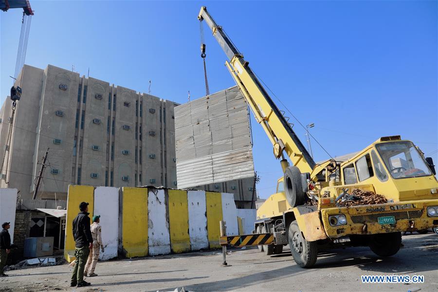 IRAQ-BAGHDAD-GREEN ZONE-WALL REMOVAL