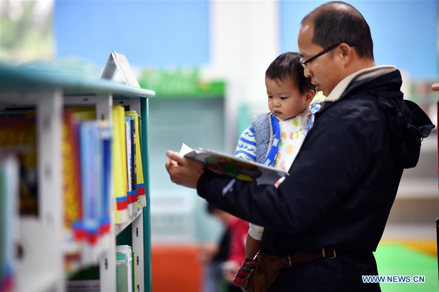 CHINA-HAINAN-HOLIDAY-READING