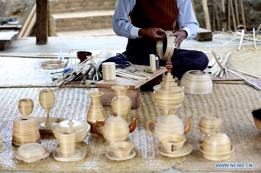 MYANMAR-BAGAN-TRADITIONAL HANDICRAFT-LACQUERWARE-WORKSHOP