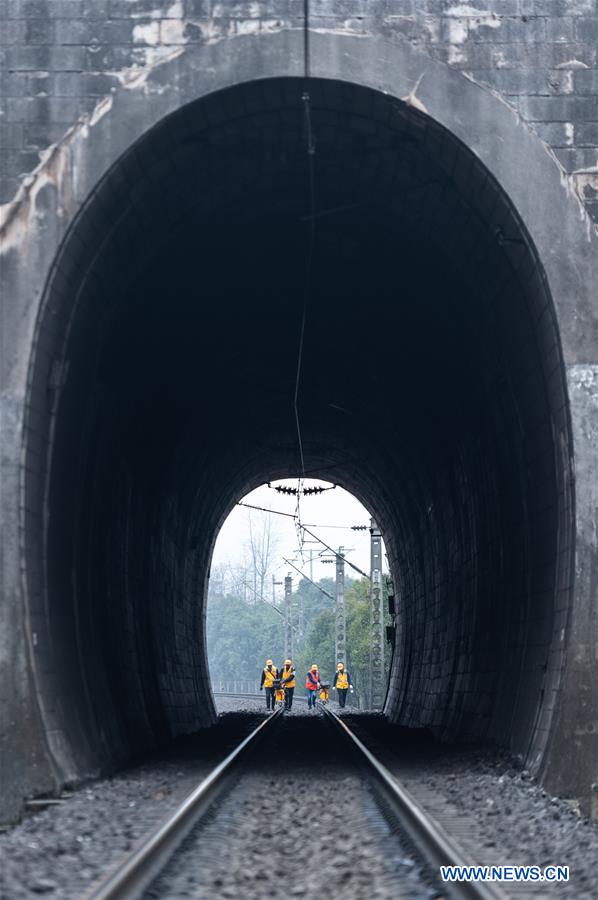 CHINA-GUIZHOU-SPRING FESTIVAL-RAILWAY TECHNICIANS (CN)