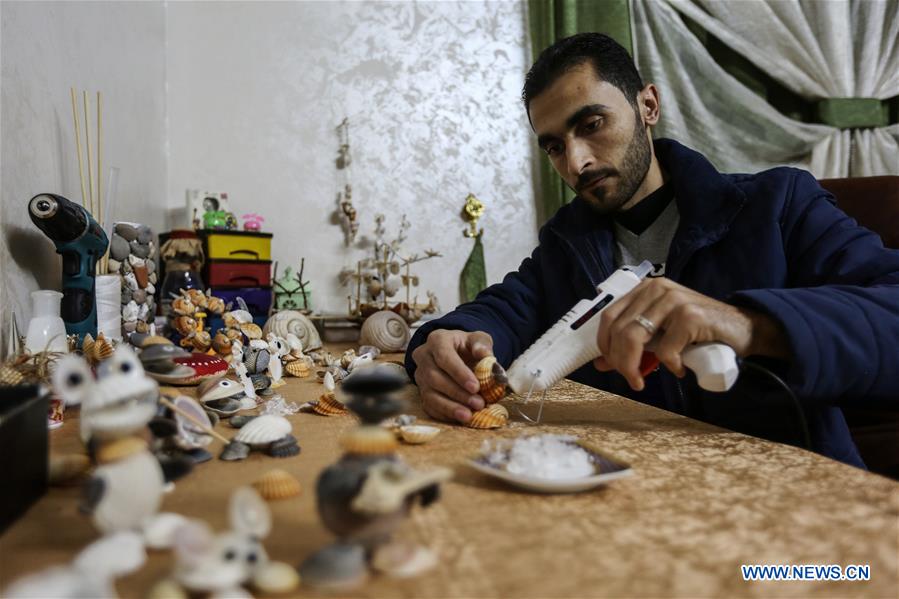 MIDEAST-GAZA-SEASHELLS-ART-PIECES