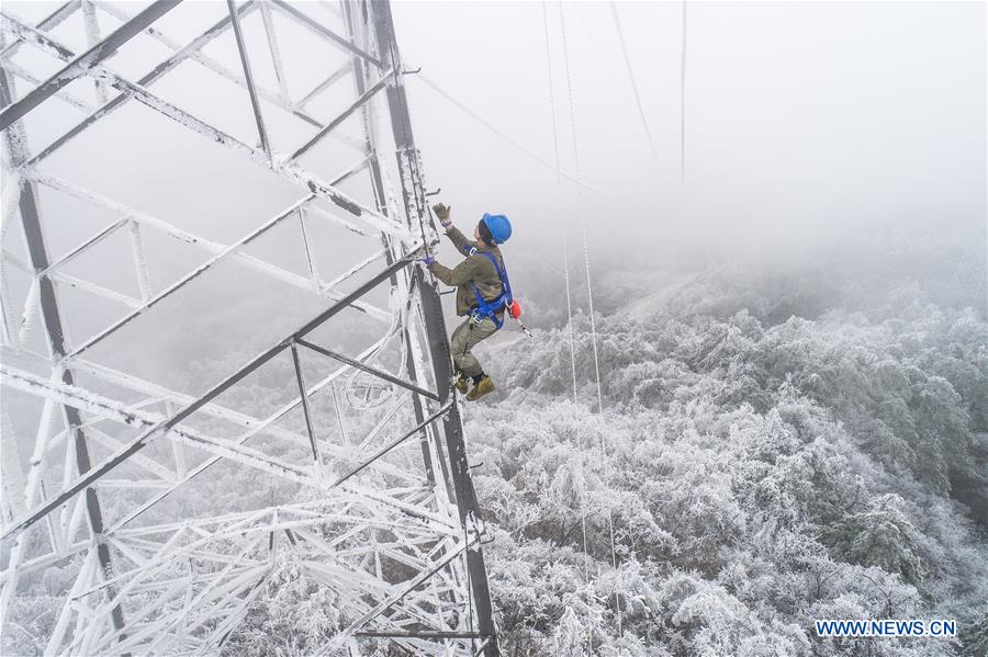 CHINA-WUHAN-ELECTRICIAN-RUSH REPAIR (CN)