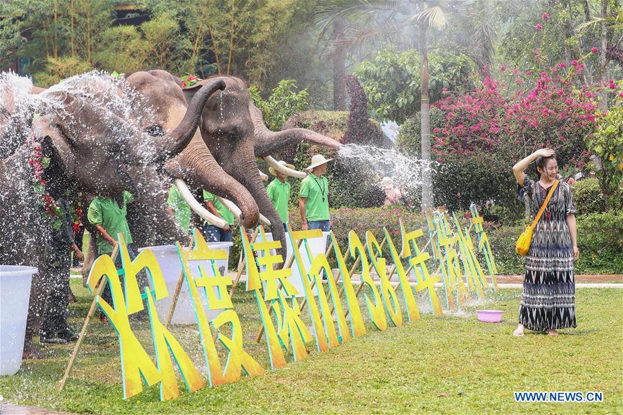 CHINA-YUNNAN-XISHUANGBANNA-WATER SPRINKLING FESTIVAL (CN)