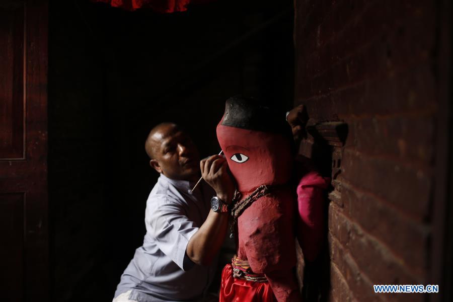 NEPAL-LALITPUR-RATO MACHENDRANTAH-IDOL-PAINTING