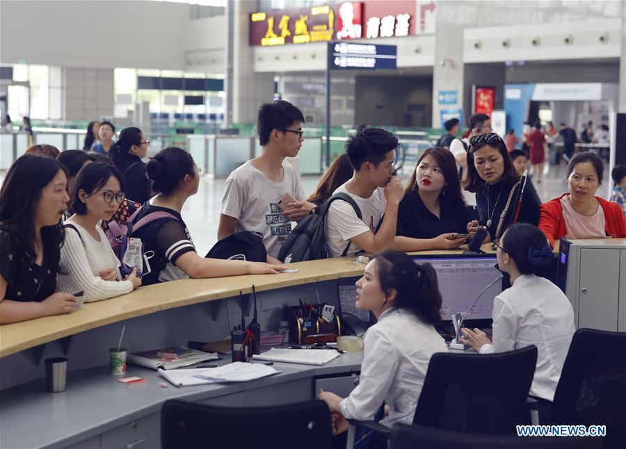 CHINA-CHONGQING-MAY DAY HOLIDAY-TRAVEL RUSH (CN)