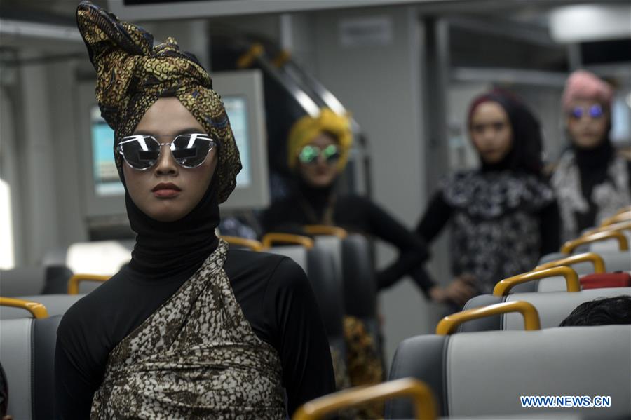 INDONESIA-JAKARTA-TRAIN-FASHION SHOW-RAMADAN