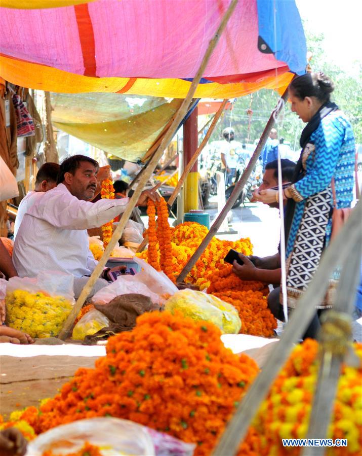 KASHMIR-DAILY LIFE-MARIGOLD GARLANDS