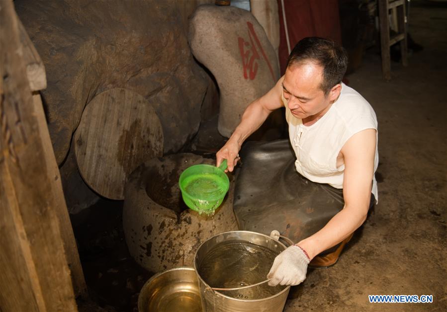 CHINA-ZHEJIANG-SWORD MAKING (CN)