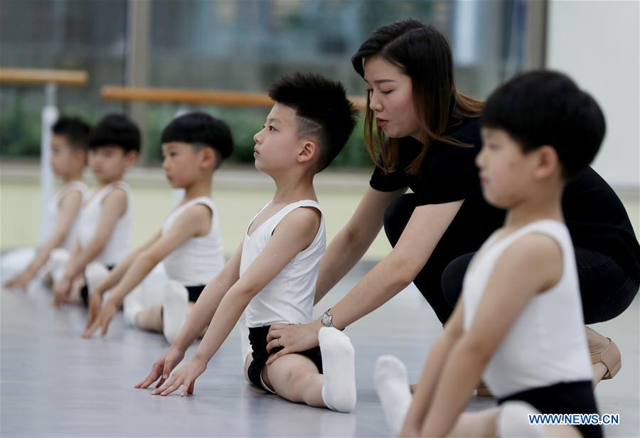 CHINA-SHANGHAI-BALLET-BOY DANCERS (CN)