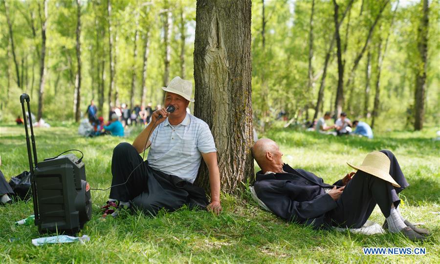 CHINA-GANSU-HEZHENG-FOLK SONG PERFORMANCE (CN)