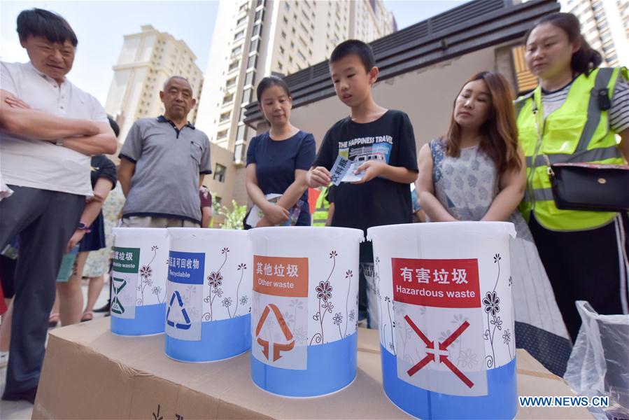 CHINA-XINJIANG-URUMQI-GARBAGE SORTING (CN)