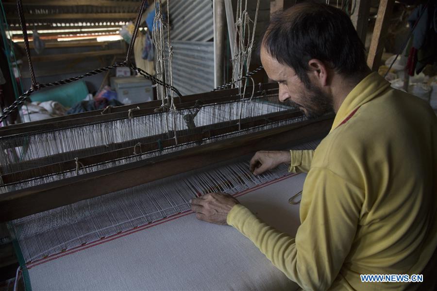 KASHMIR-SRINAGAR-SHAWL MAKING