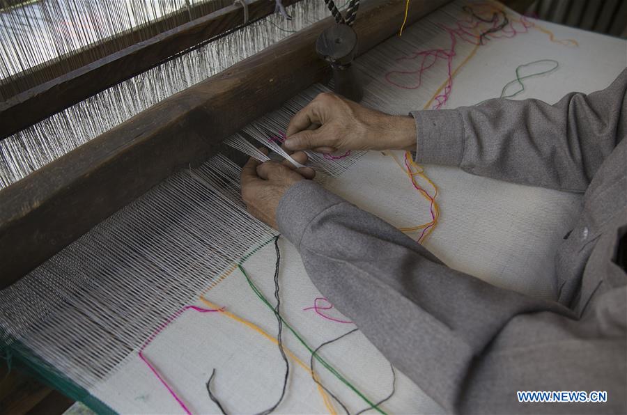 KASHMIR-SRINAGAR-SHAWL MAKING