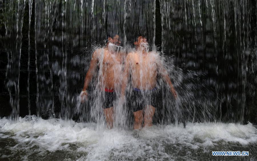 NEPAL-BHAKTAPUR-WATERFALL FUN