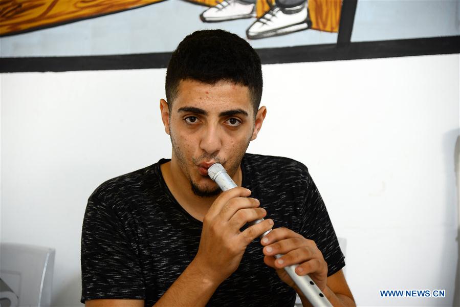 MIDEAST-GAZA-DISABLED MAN-CRUTCH-FLUTE