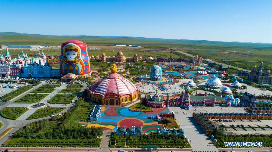 CHINA-INNER MONGOLIA-MANZHOULI-SQUARE-MATRYOSHKA DOLLS (CN)