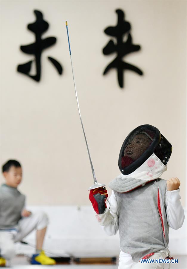 (SP)CHINA-SHANDONG-FENCING-BOY (CN)