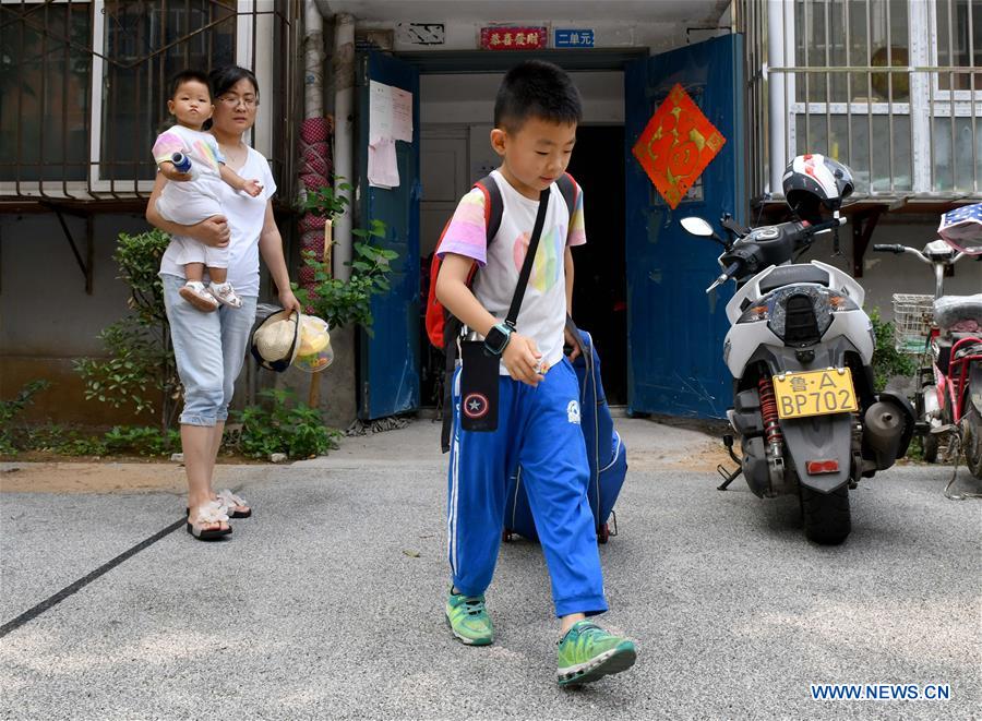 (SP)CHINA-SHANDONG-FENCING-BOY (CN)