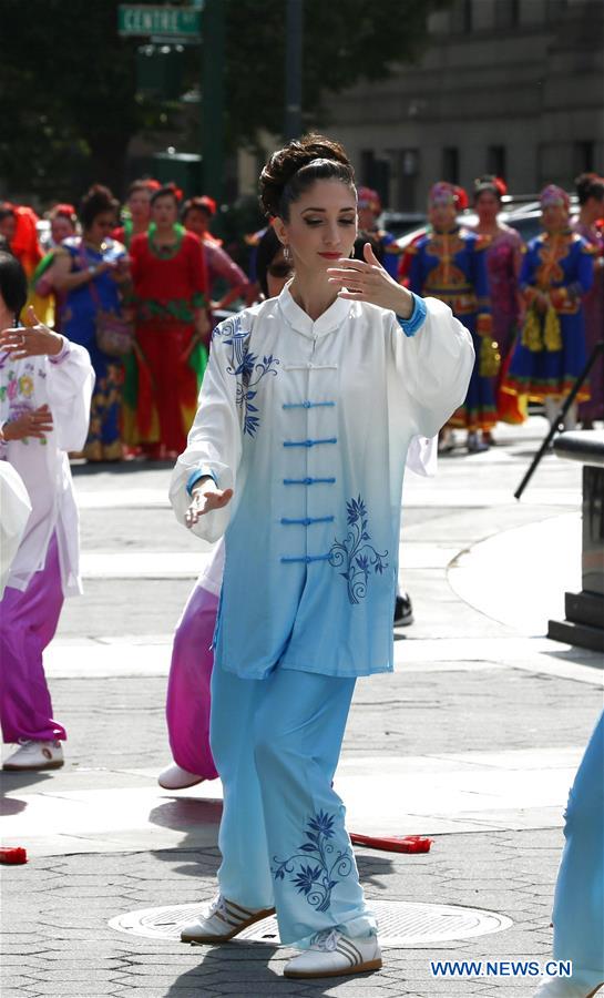 U.S.-NEW YORK-CHINESE COSTUME SHOW