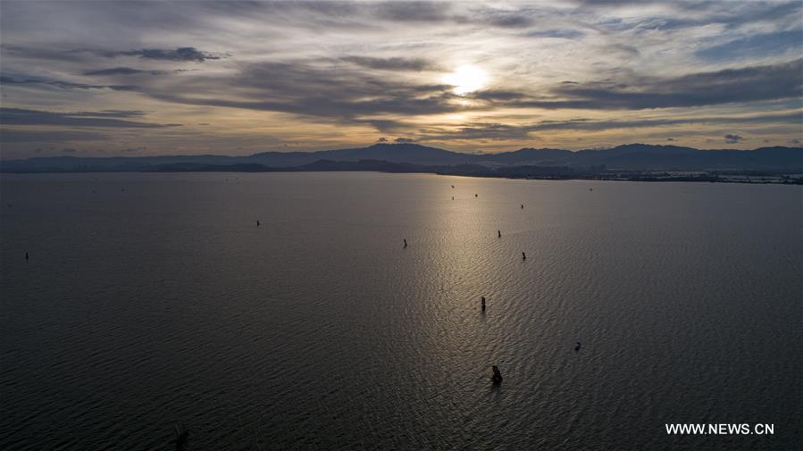 CHINA-YUNNAN-KUNMING-DIANCHI LAKE-SCENERY (CN)