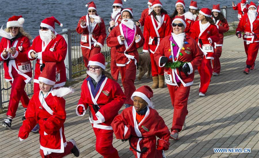 CANADA-HAMILTON-SANTA 5K RUN