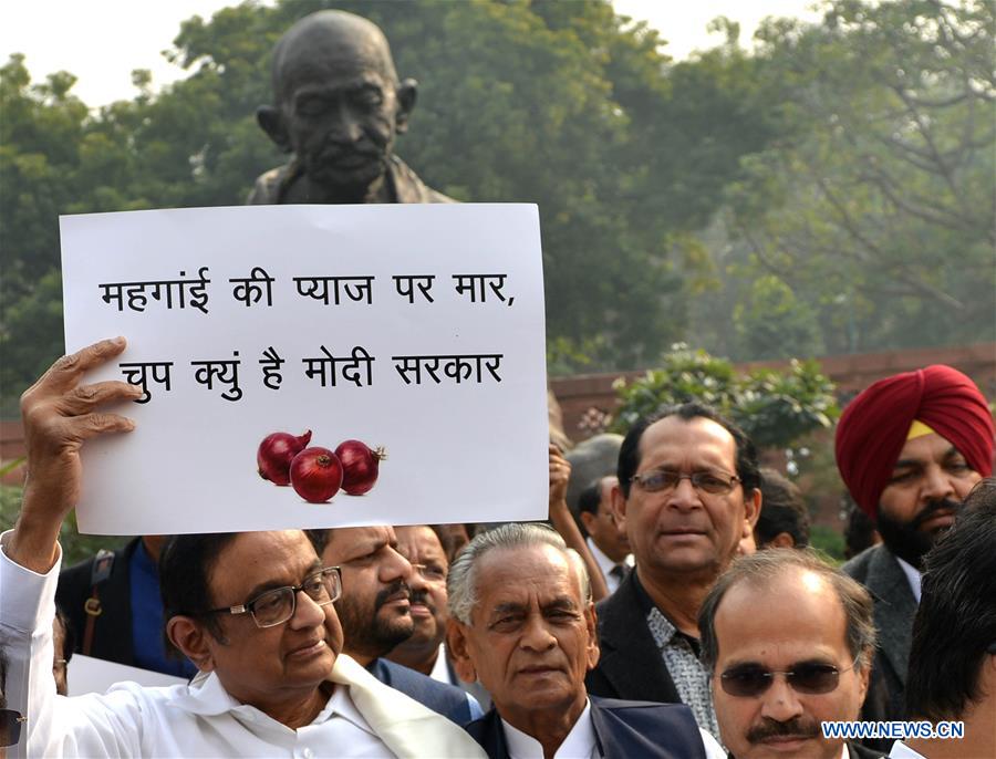 INDIA-NEW DELHI-ONION PRICES-PROTEST