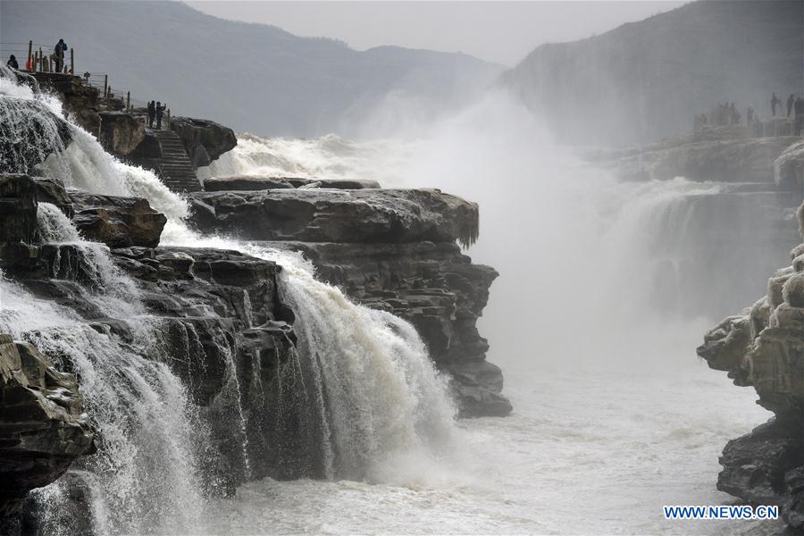 CHINA-HUKOU WATERFALL-WINTER SCENERY (CN)