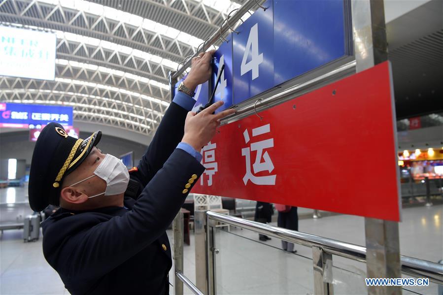 CHINA-JIANGXI-NANCHANG-CORONAVIRUS-RAILWAY STATION-COUPLE (CN)