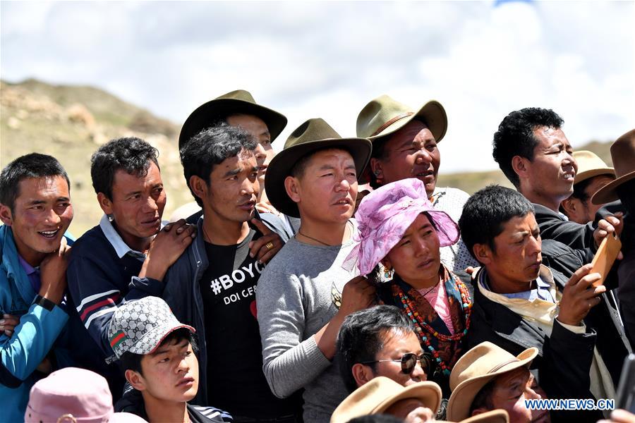 (InTibet)CHINA-TIBET-XIGAZE-BULLFIGHT(CN)