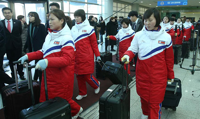 DPRK Women's ice hockey team arrive in S.Korea