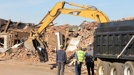 U.S. fatalities in tornadoes top 90 as scientists clarify their formation