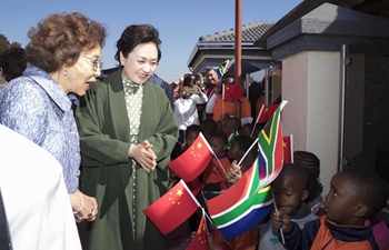 Peng Liyuan visits day care pre-school in South Africa