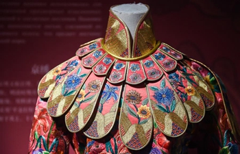 Chinese silk fashion exhibition held in Russia's Moscow