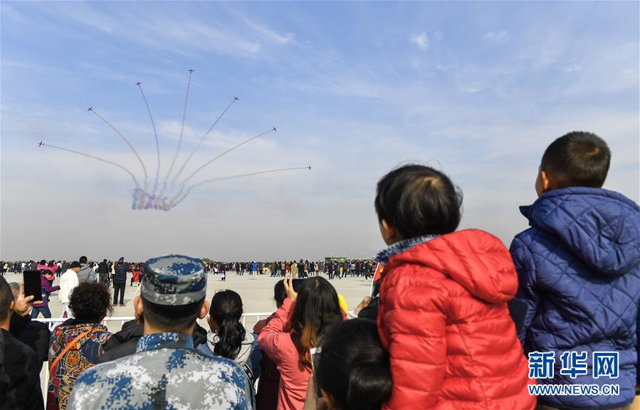 （社會(huì)）（2）慶祝人民空軍成立70周年航空開(kāi)放活動(dòng)迎來(lái)首個(gè)公眾日